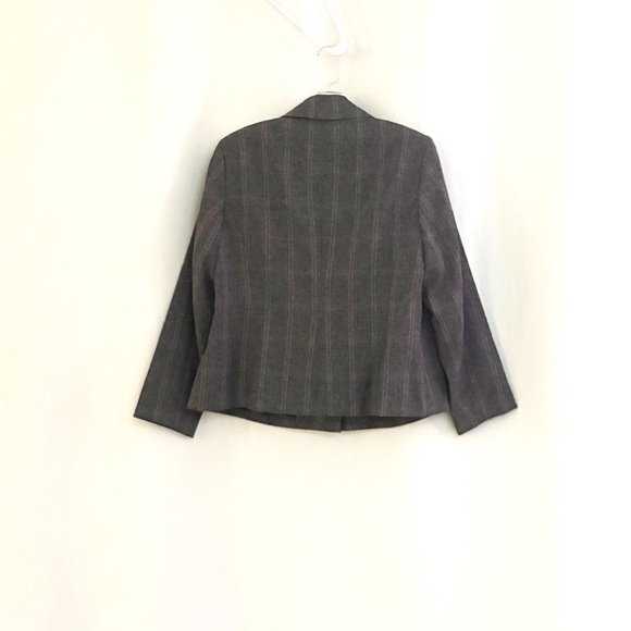 Jones Studio 3 Button Blazer - Picture 5 of 6